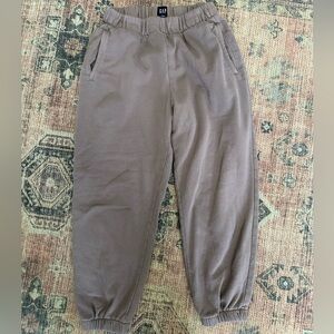 EUC GAP High Rise VintageSoft
Relaxed Joggers
